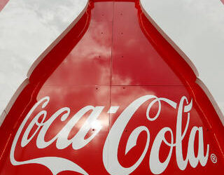 Coca-Cola приостановила деятельность в России