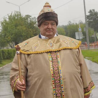 Российского мэра нарядили в костюм царя Олег Боровский