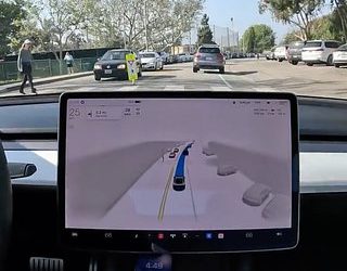 Автопилот Tesla уличили в нарушении ПДД