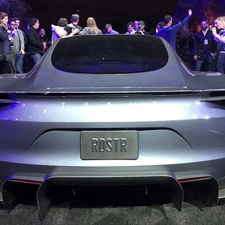 Выход самого быстрого автомобиля Tesla снова задержали Вводная картинка